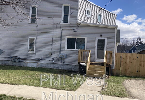 538 SPENCER ST NE