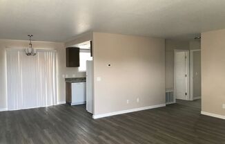 2 Bedroom 1 Bathroom Apartment with Laundry Hook-ups & 1 Car Garage