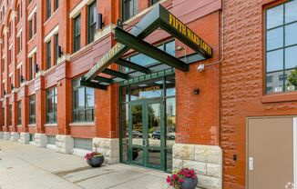 2 beds, 1 bath, 864 sqft, $1,700, Unit 311