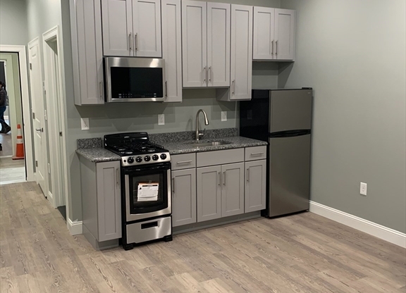 Studio, 1 bath, $1,650, Unit 306