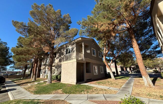 Gorgeous 1Bed/1Bath Condo located in Spanish Palms guard gated community!