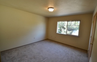 Nice 3 Bed Upstairs Flat - Walking Distance to Campus!