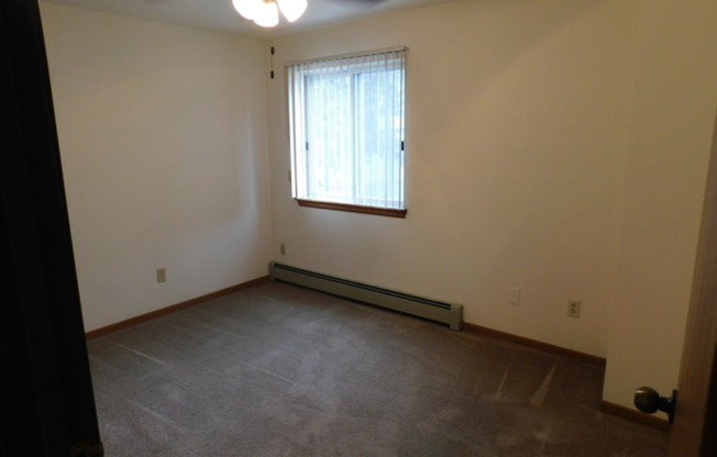 2 beds, 1 bath, $900, Unit 271-09