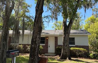 Newly Renovated 2 Bedroom Duplex in Maitland Available Now! Modern Finishes!