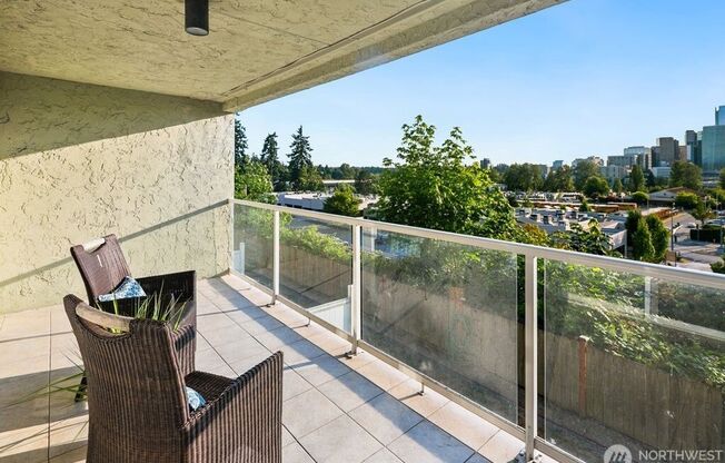 2bd/1.5ba Bellevue Condo