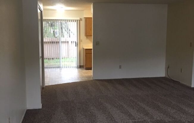 2 beds, 1 bath, $1,000, Unit 2