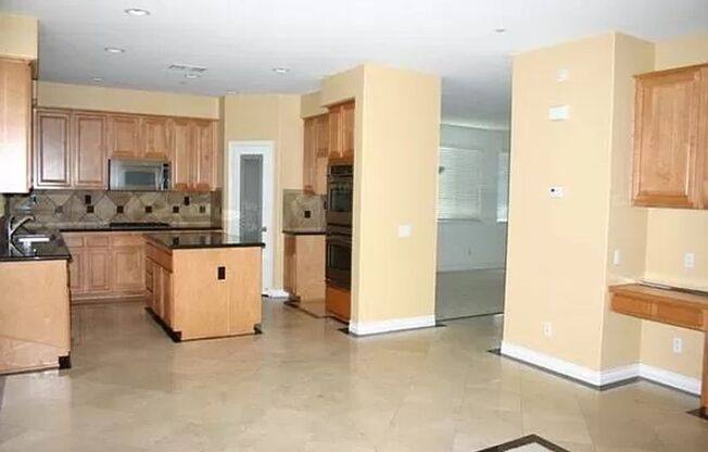 Gorgeously Spacious 5 bedroom Home for Rent in North Fontana