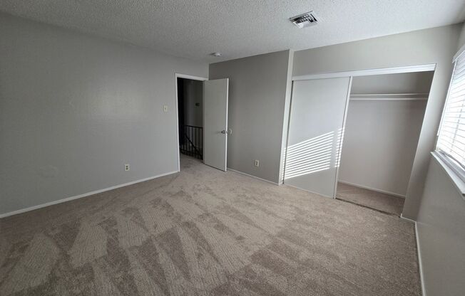 2 beds, 1.5 baths, 992 sqft, $1,350, Unit 900B