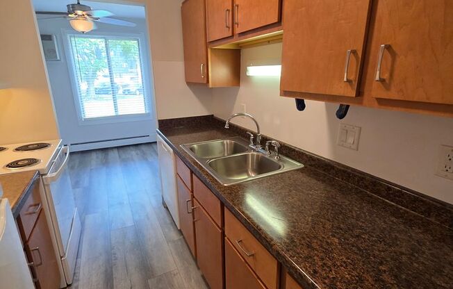 2 beds, 2 baths, 960 sqft, $1,395, Unit 21 - 111