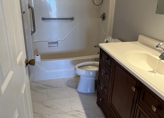 2 beds, 2 baths, 1,206 sqft, $3,000, Unit 405