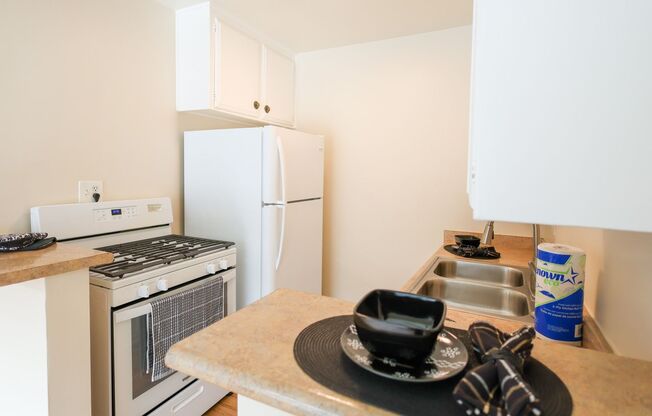 1 bed, 2 baths, $2,200, Unit 14
