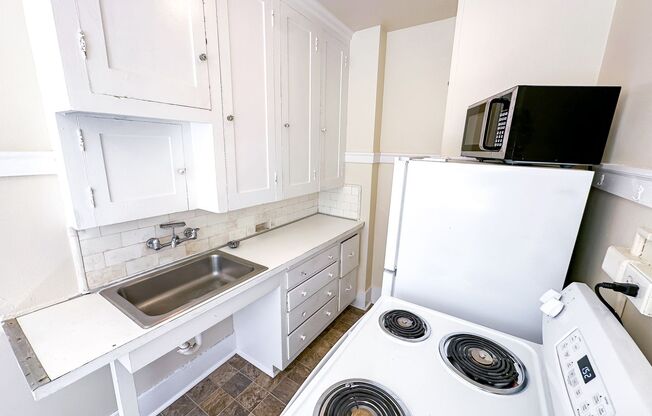 Studio, 1 bath, 365 sqft, $1,150, Unit 104