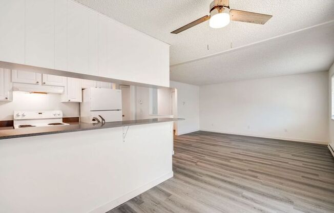 2 beds, 1 bath, 809 sqft, $1,650, Unit 5