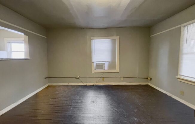 1 bed, 1 bath, 450 sqft, $675, Unit Unit 4