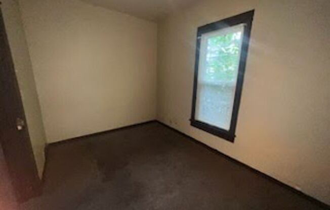 1 bed, 1 bath, $700, Unit 2