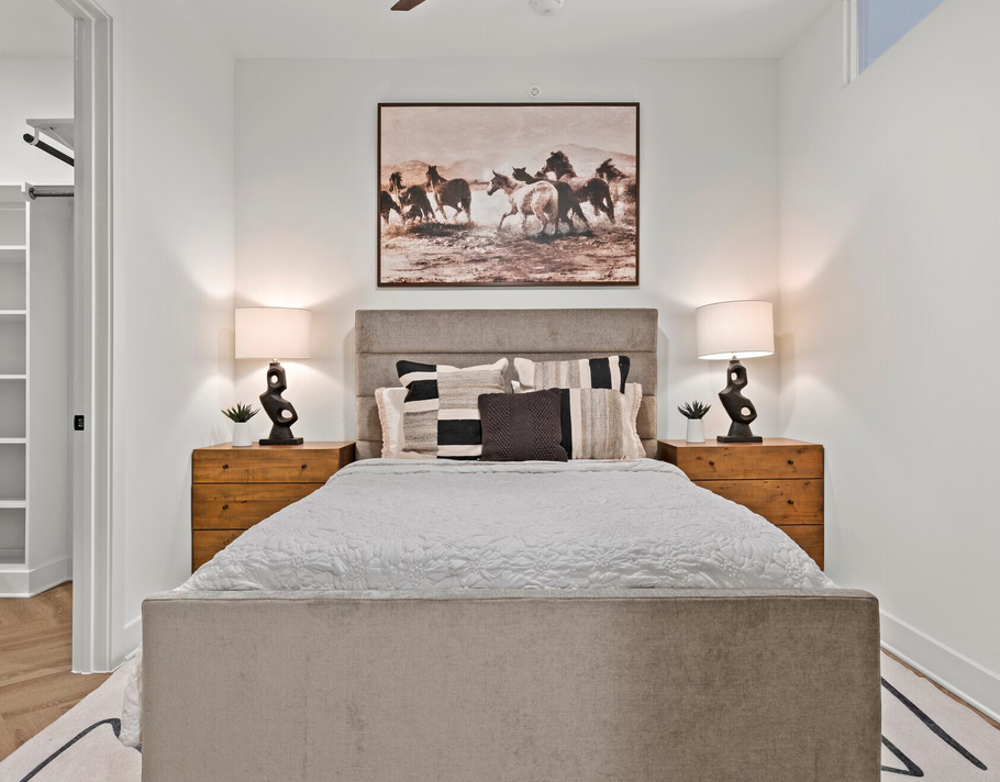 239 W 9 ST