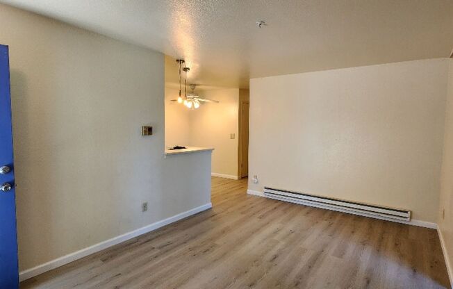 Beautiful 2 Bedroom 1 Bath Condo Lighthouse Drive Vallejo Walk to Ferry Building!!
