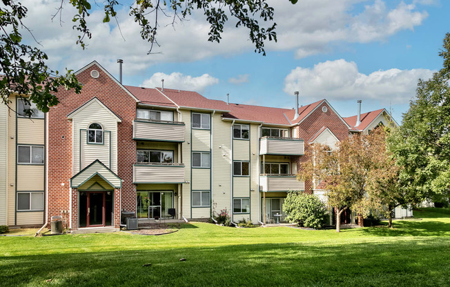 Property Exterior at Somerset Apartments in Lincoln, NE