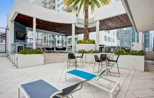 Outdoor patio and lounge by luxury Miami apartments.
