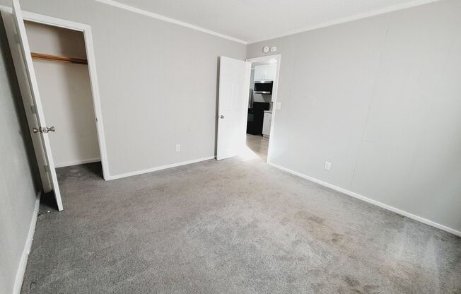 2 beds, 1 bath, 700 sqft, $885