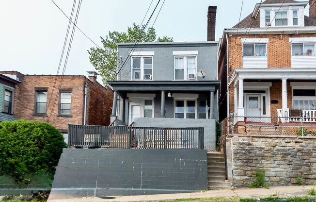 *** Swissvale * Beautiful & Spacious 3 Bedroom / 1.5 Bath House * Large Backyard * Pet Friendly * Fully Renovated ***