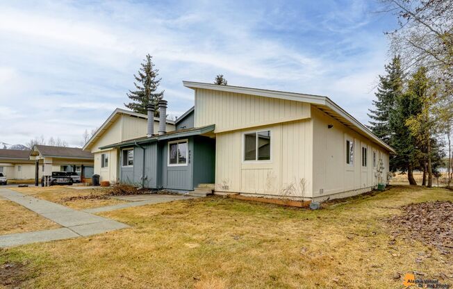 Charming 3 Bedroom Ranch Style Condo in East Anchorage – Ideal Location!