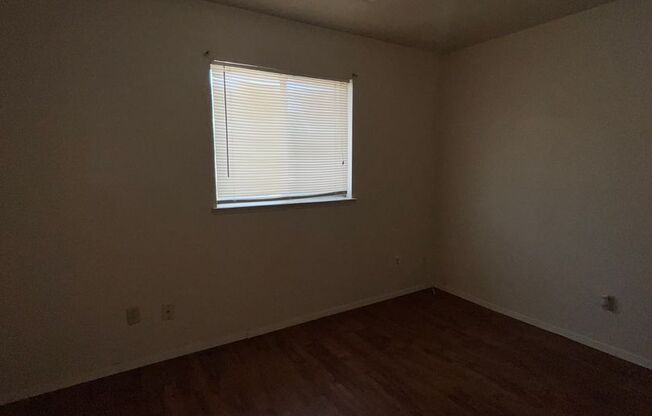 1 bed, 1 bath, 435 sqft, $800, Unit 11