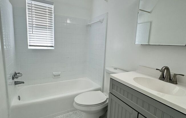 2 beds, 1 bath, $1,095