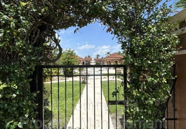 5500 Metrowest Blvd. Unit  301