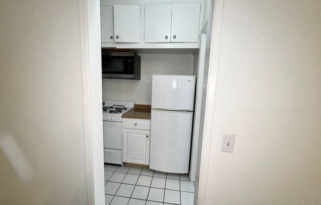 Studio, 1 bath, 320 sqft, $1,850