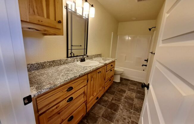 2022 Construction 3 Bed, 2 Bath Close to Downtown Grants Pass