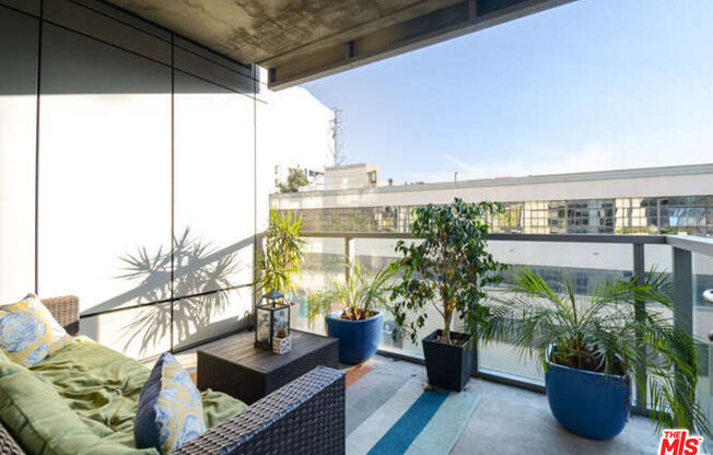 1 bed, 1.5 baths, 1,240 sqft, $3,500, Unit 404