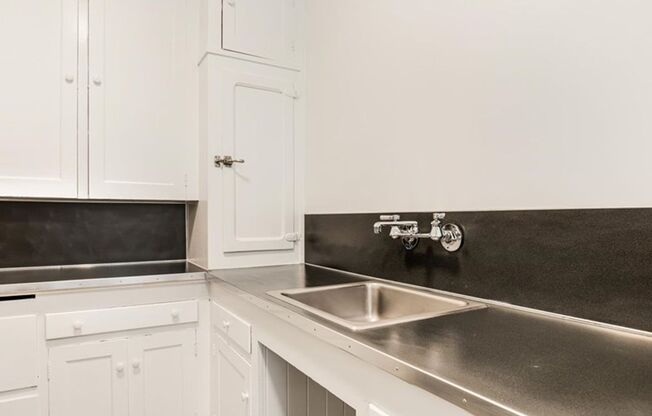 1 bed, 1 bath, 596 sqft, $1,375, Unit 404