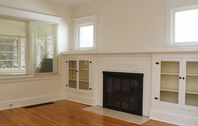 Adorable 3+ Bedroom Roseway/Rose City Park Bungalow!