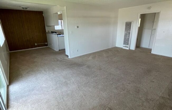 2 beds, 2 baths, $4,600, Unit B