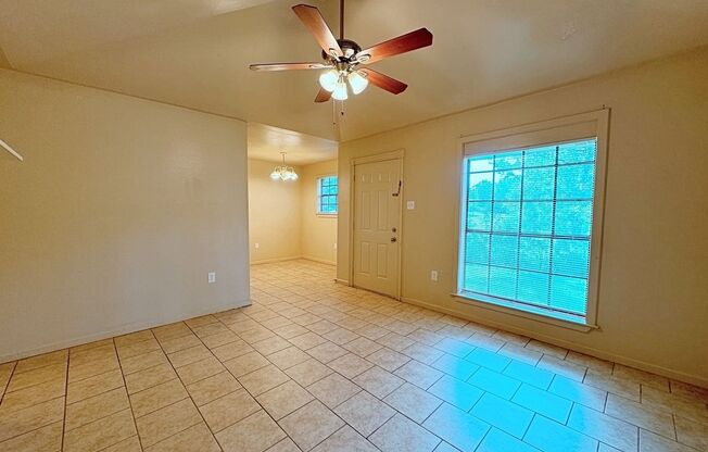 2 beds, 1.5 baths, $1,050, Unit Unit B