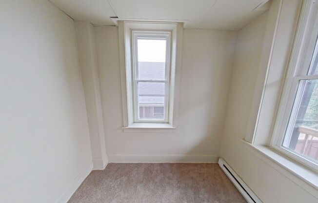 2 beds, 1 bath, $1,050