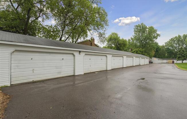 Silver Lake Apartments in New Brighton, MN Building Exterior