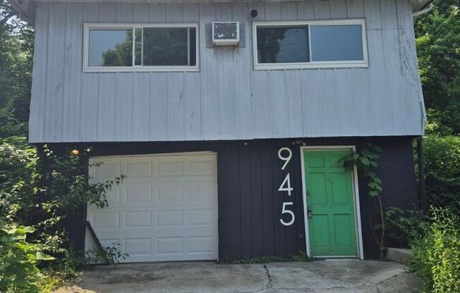945 JOHN ST