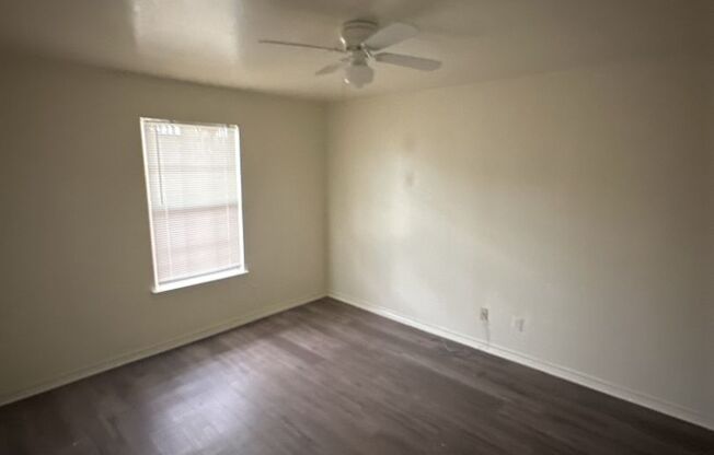 2 beds, 1 bath, $595, Unit B-3