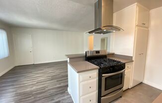 1 bed, 1 bath, 700 sqft, $2,395