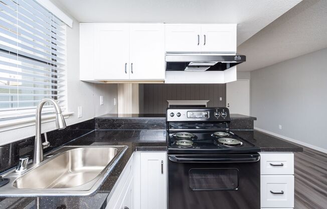 Studio, 1 bath, 500 sqft, $1,350, Unit 131