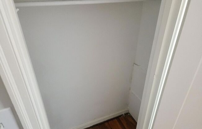 2 beds, 1 bath, 897 sqft, $2,135, Unit E-08