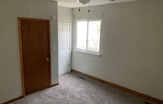 2 beds, 1 bath, $975, Unit 2412 A