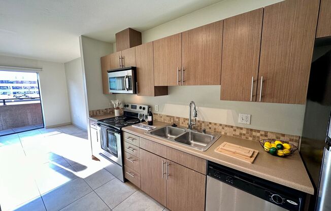 Studio, 1 bath, 430 sqft, $1,599, Unit Unit 302