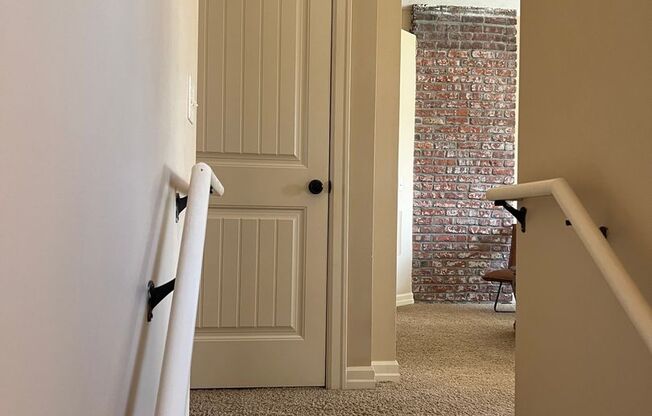 2 beds, 1 bath, 1,100 sqft, $1,695, Unit 615 - Unit 201 Duplex B1100