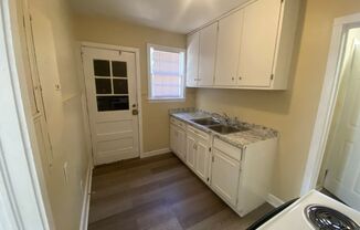 3 beds, 1 bath, $875