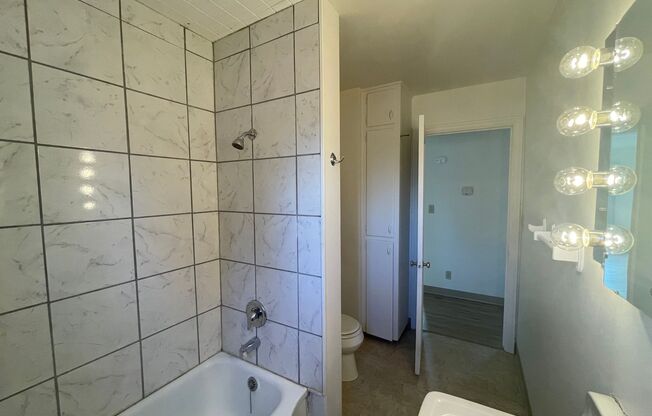 2 beds, 1 bath, $1,300