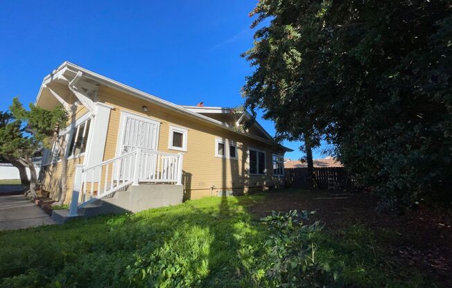 BEAUTIFUL CRAFTSMAN HOME IN SPRING VALLEY