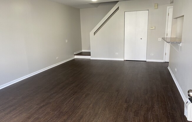 422 MONMOUTH CT